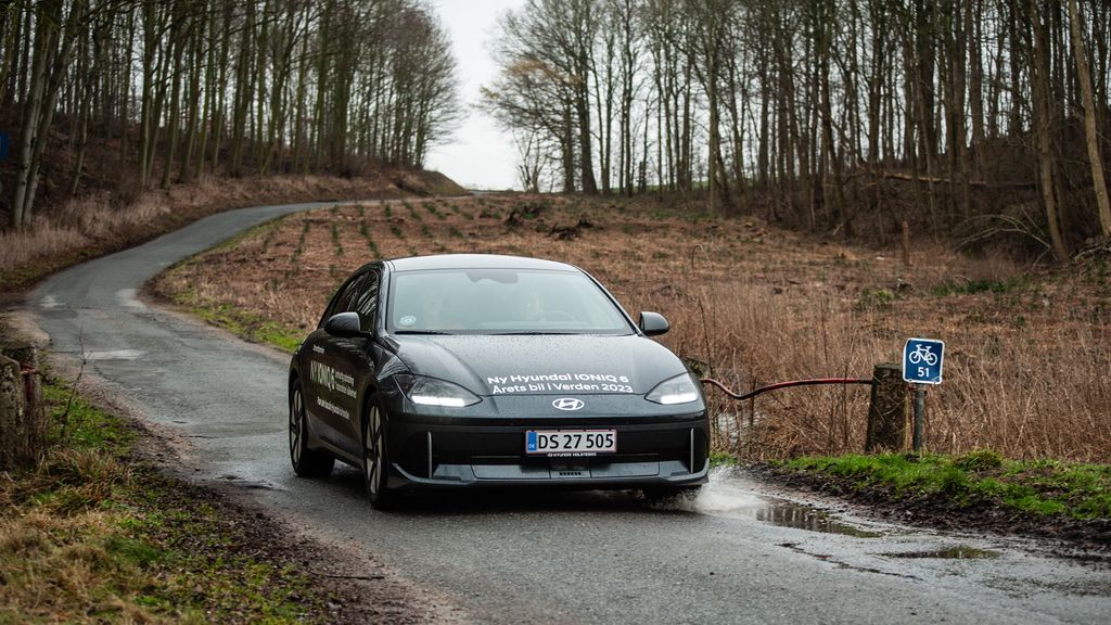 Med Jeanette Kvick bag rattet og Charlotte Lebeck Østergaard som codriver gennemførte team Kvick-Lebeck i dag deres første regularity rally, arrangeret af Motor Klubben Centrum på Fyn
(Foto: rallypics.dk / Viggo Johansen)
